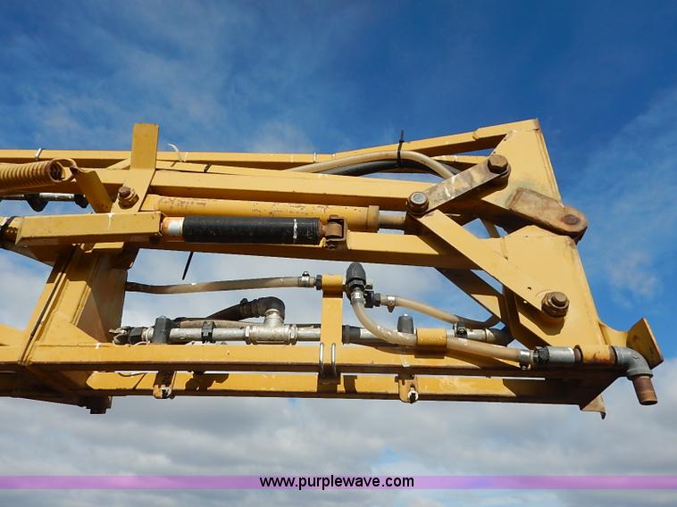 image for item I5228 1999 Ag-Chem RoGator 854 self-propelled sprayer