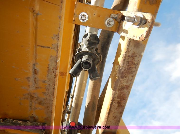 image for item I5228 1999 Ag-Chem RoGator 854 self-propelled sprayer