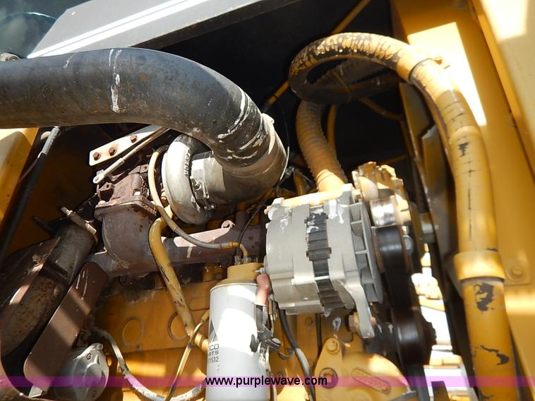 image for item I5228 1999 Ag-Chem RoGator 854 self-propelled sprayer