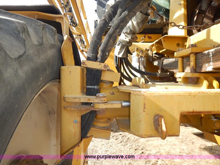 image for item I5228 1999 Ag-Chem RoGator 854 self-propelled sprayer