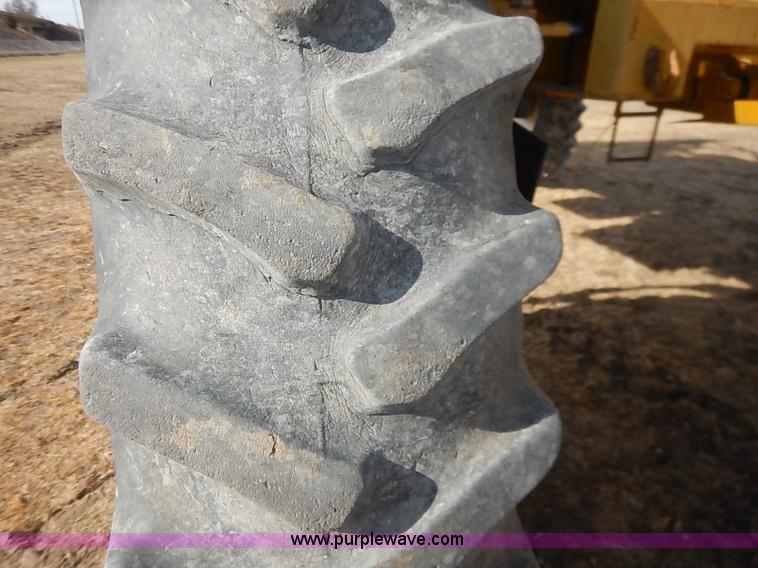 image for item I5228 1999 Ag-Chem RoGator 854 self-propelled sprayer