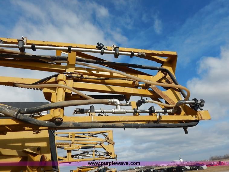 image for item I5228 1999 Ag-Chem RoGator 854 self-propelled sprayer