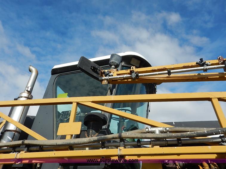image for item I5228 1999 Ag-Chem RoGator 854 self-propelled sprayer