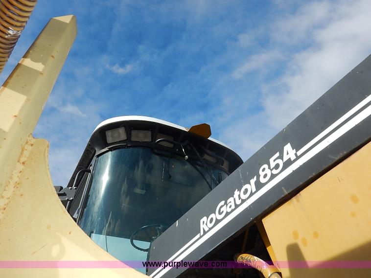 image for item I5228 1999 Ag-Chem RoGator 854 self-propelled sprayer
