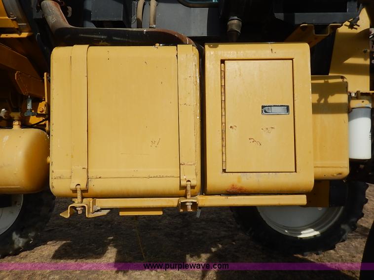 image for item I5228 1999 Ag-Chem RoGator 854 self-propelled sprayer