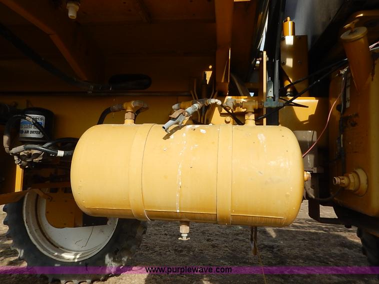 image for item I5228 1999 Ag-Chem RoGator 854 self-propelled sprayer