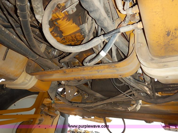 image for item I5228 1999 Ag-Chem RoGator 854 self-propelled sprayer