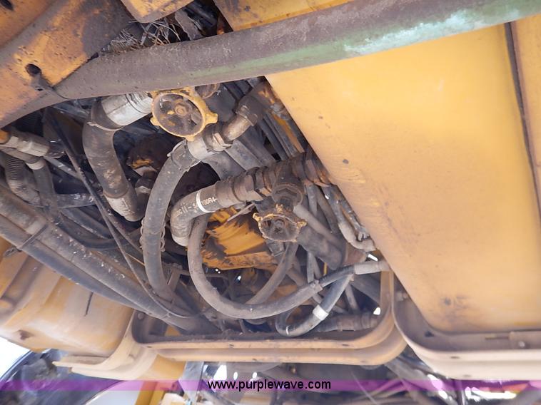 image for item I5228 1999 Ag-Chem RoGator 854 self-propelled sprayer