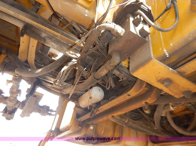 image for item I5228 1999 Ag-Chem RoGator 854 self-propelled sprayer