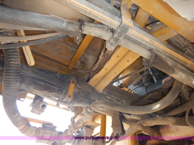 image for item I5228 1999 Ag-Chem RoGator 854 self-propelled sprayer