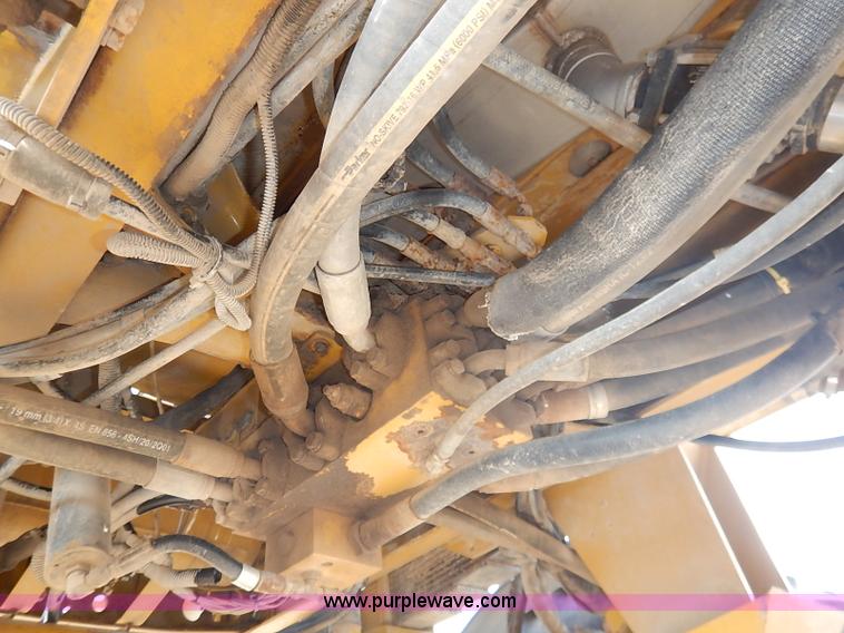 image for item I5228 1999 Ag-Chem RoGator 854 self-propelled sprayer