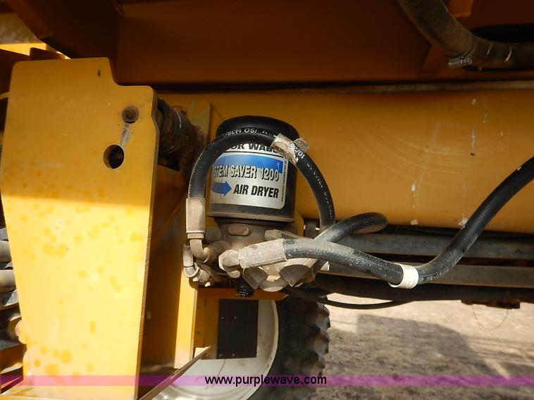 image for item I5228 1999 Ag-Chem RoGator 854 self-propelled sprayer