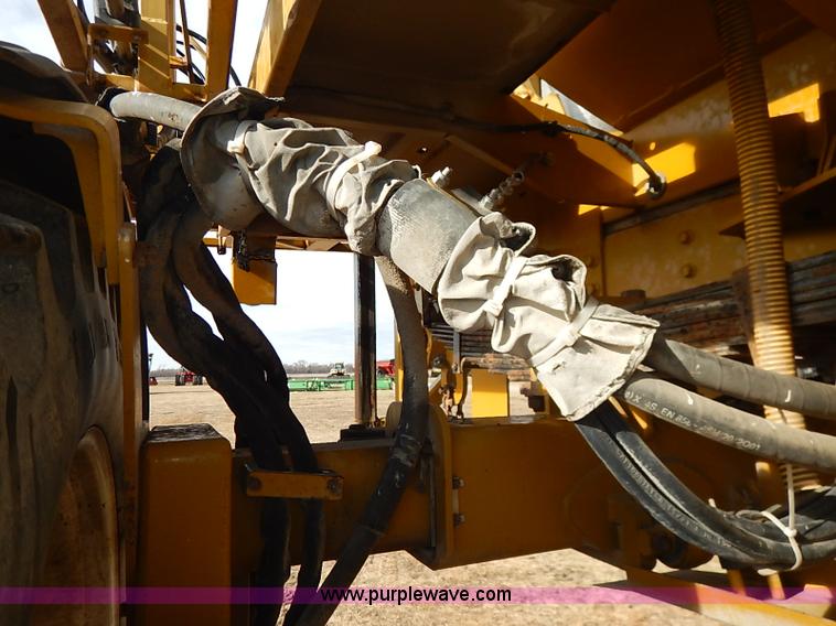 image for item I5228 1999 Ag-Chem RoGator 854 self-propelled sprayer