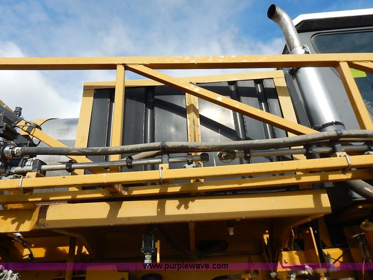 image for item I5228 1999 Ag-Chem RoGator 854 self-propelled sprayer