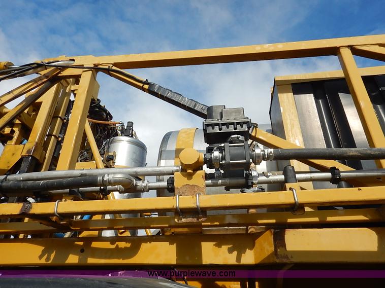 image for item I5228 1999 Ag-Chem RoGator 854 self-propelled sprayer