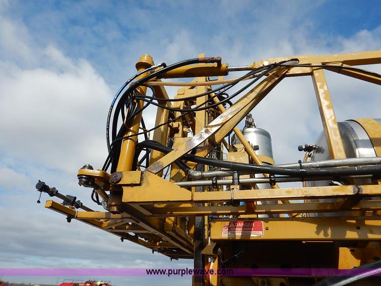 image for item I5228 1999 Ag-Chem RoGator 854 self-propelled sprayer