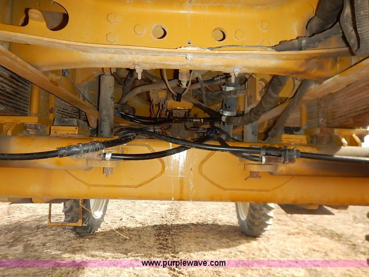 image for item I5228 1999 Ag-Chem RoGator 854 self-propelled sprayer