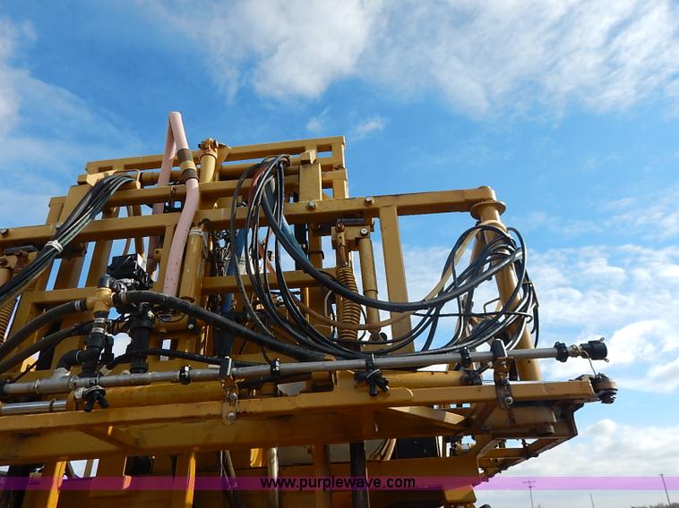 image for item I5228 1999 Ag-Chem RoGator 854 self-propelled sprayer