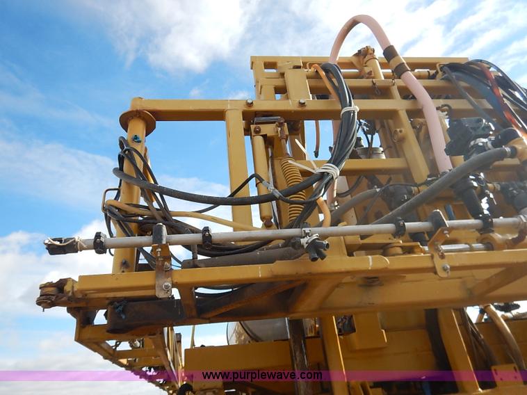 image for item I5228 1999 Ag-Chem RoGator 854 self-propelled sprayer