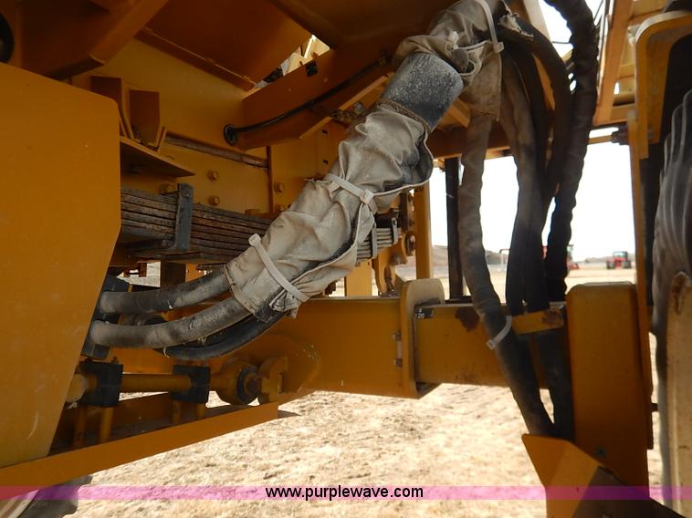 image for item I5228 1999 Ag-Chem RoGator 854 self-propelled sprayer