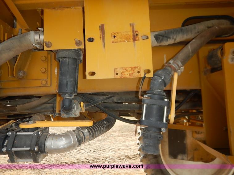 image for item I5228 1999 Ag-Chem RoGator 854 self-propelled sprayer