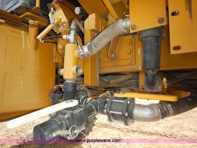 image for item I5228 1999 Ag-Chem RoGator 854 self-propelled sprayer