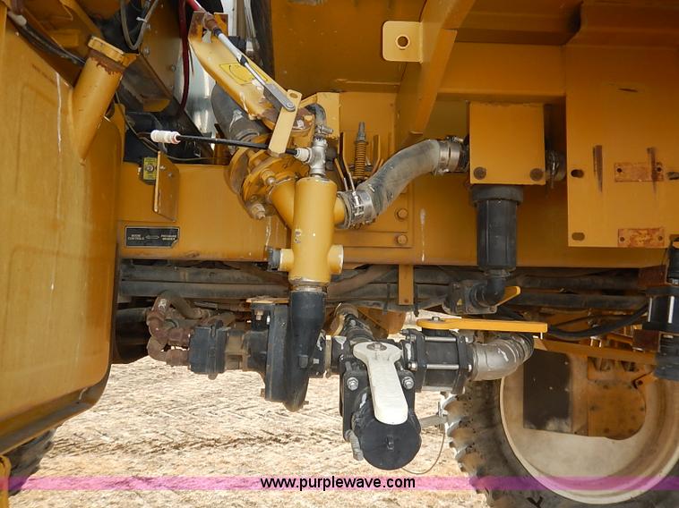 image for item I5228 1999 Ag-Chem RoGator 854 self-propelled sprayer