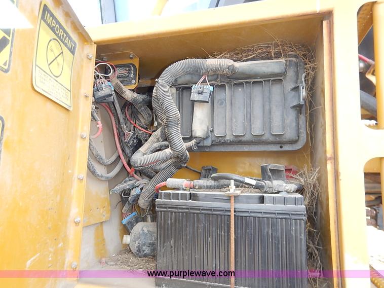 image for item I5228 1999 Ag-Chem RoGator 854 self-propelled sprayer