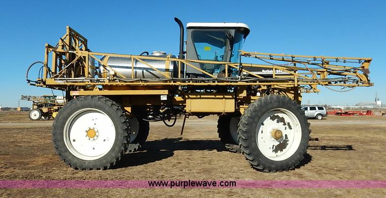 image for item I5229 1995 Ag-Chem RoGator 844 self-propelled sprayer
