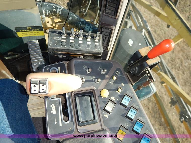 image for item I5229 1995 Ag-Chem RoGator 844 self-propelled sprayer