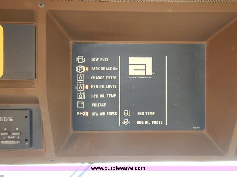 image for item I5229 1995 Ag-Chem RoGator 844 self-propelled sprayer