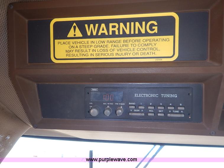 image for item I5229 1995 Ag-Chem RoGator 844 self-propelled sprayer