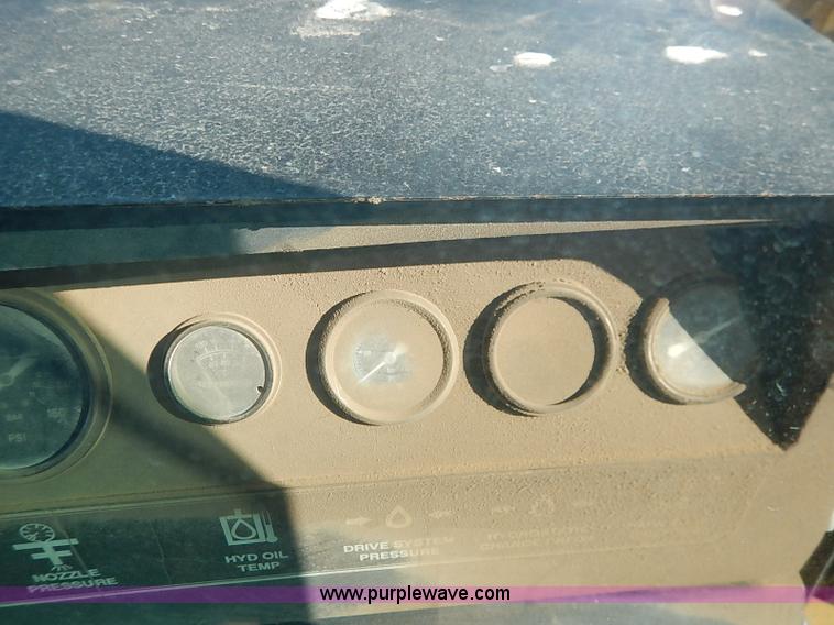 image for item I5229 1995 Ag-Chem RoGator 844 self-propelled sprayer