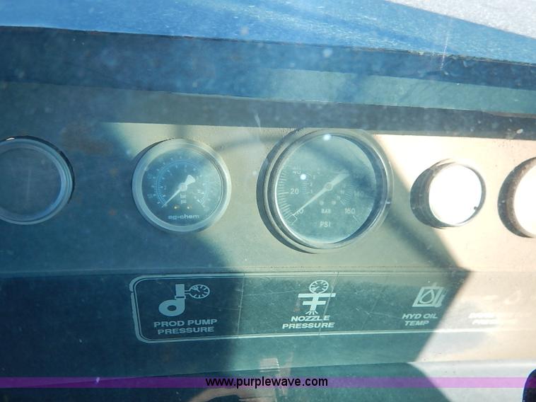 image for item I5229 1995 Ag-Chem RoGator 844 self-propelled sprayer