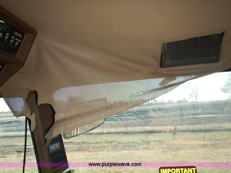 image for item I5229 1995 Ag-Chem RoGator 844 self-propelled sprayer