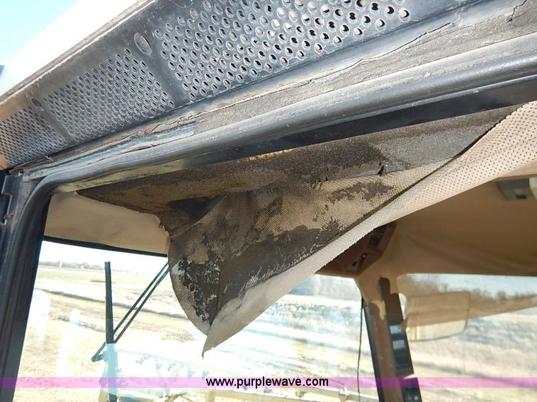 image for item I5229 1995 Ag-Chem RoGator 844 self-propelled sprayer