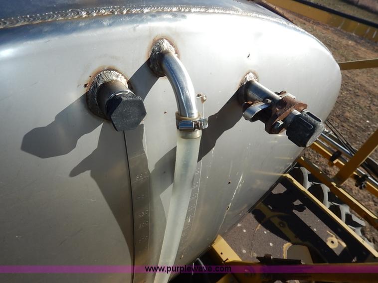 image for item I5229 1995 Ag-Chem RoGator 844 self-propelled sprayer