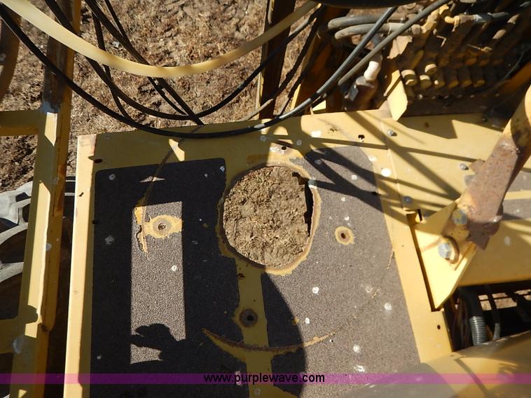 image for item I5229 1995 Ag-Chem RoGator 844 self-propelled sprayer