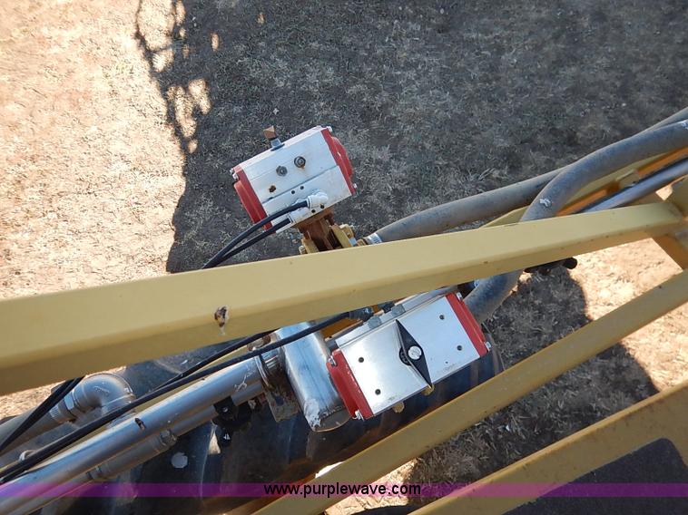 image for item I5229 1995 Ag-Chem RoGator 844 self-propelled sprayer