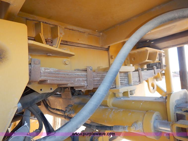 image for item I5229 1995 Ag-Chem RoGator 844 self-propelled sprayer