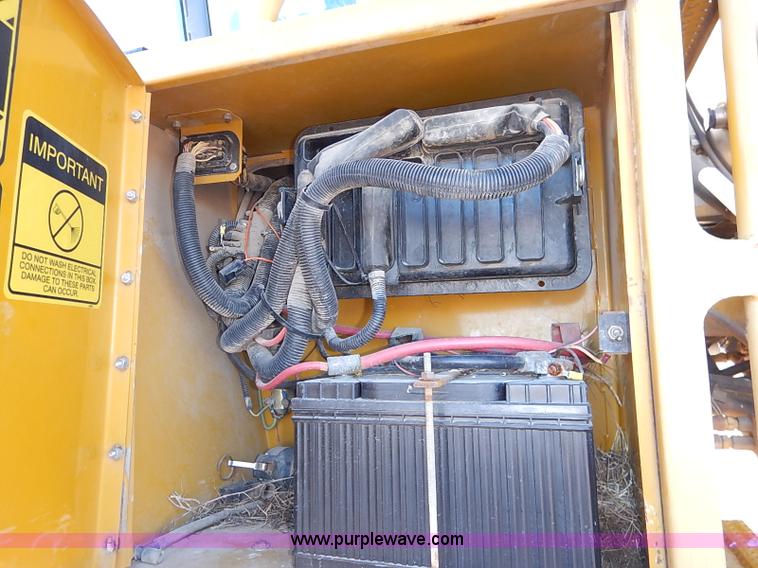 image for item I5229 1995 Ag-Chem RoGator 844 self-propelled sprayer