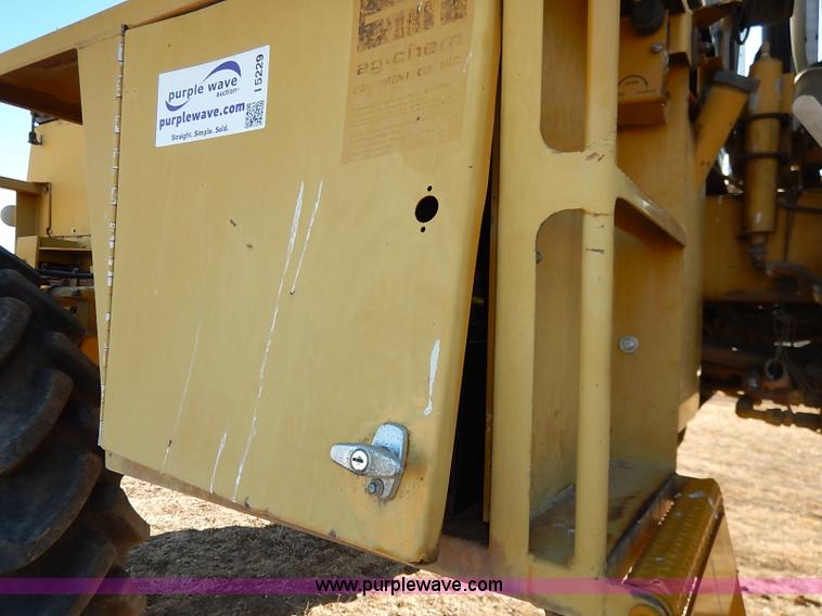 image for item I5229 1995 Ag-Chem RoGator 844 self-propelled sprayer