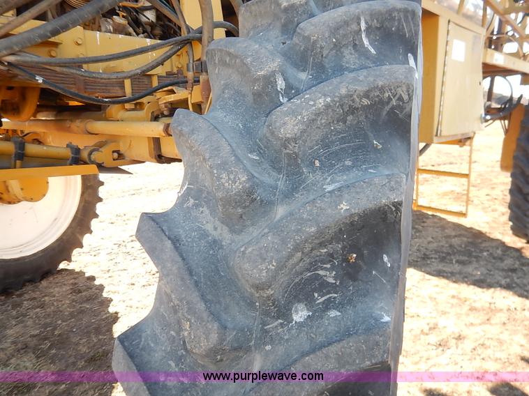 image for item I5229 1995 Ag-Chem RoGator 844 self-propelled sprayer