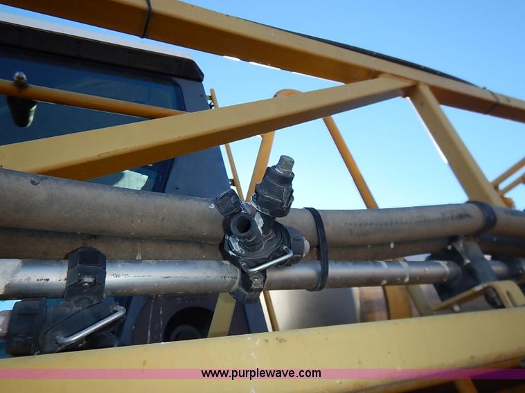 image for item I5229 1995 Ag-Chem RoGator 844 self-propelled sprayer