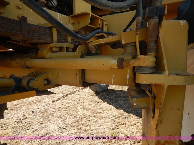 image for item I5229 1995 Ag-Chem RoGator 844 self-propelled sprayer