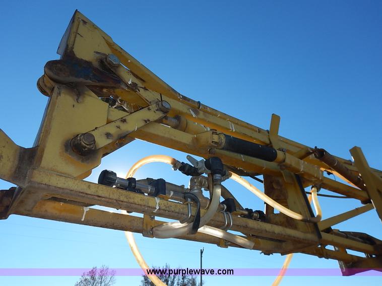 image for item I5229 1995 Ag-Chem RoGator 844 self-propelled sprayer