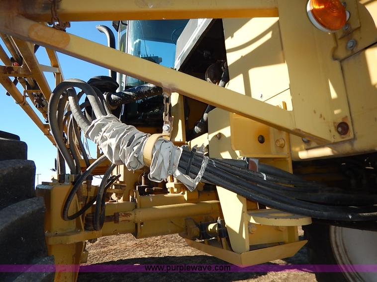 image for item I5229 1995 Ag-Chem RoGator 844 self-propelled sprayer
