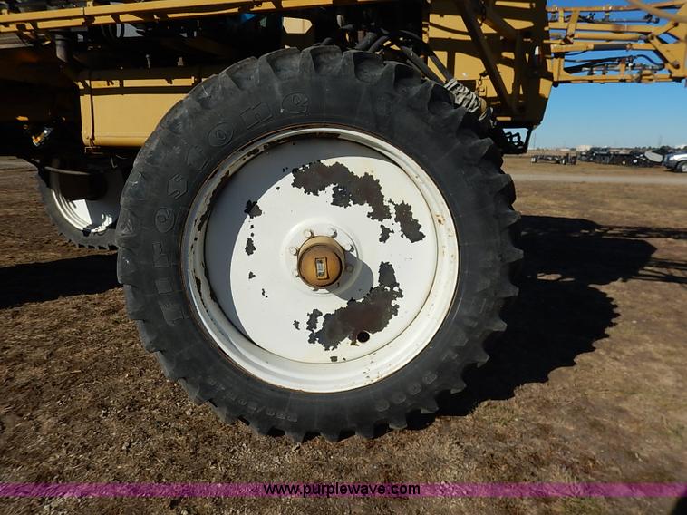 image for item I5229 1995 Ag-Chem RoGator 844 self-propelled sprayer