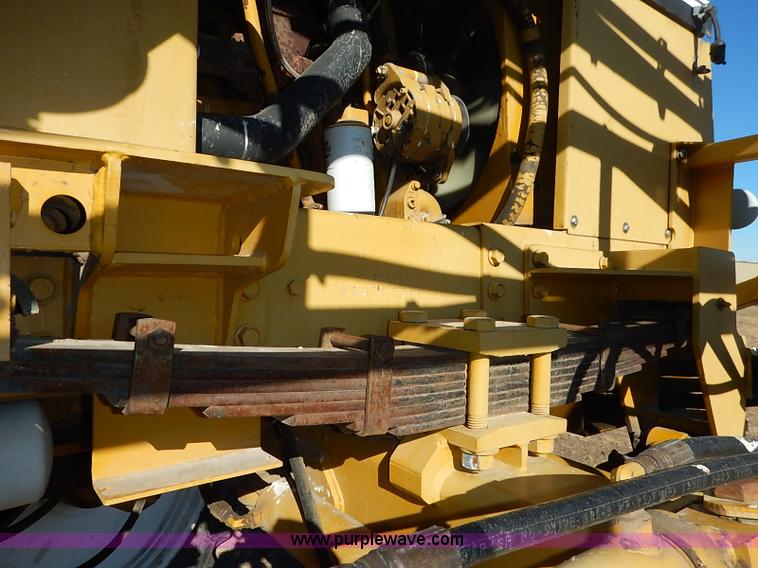 image for item I5229 1995 Ag-Chem RoGator 844 self-propelled sprayer