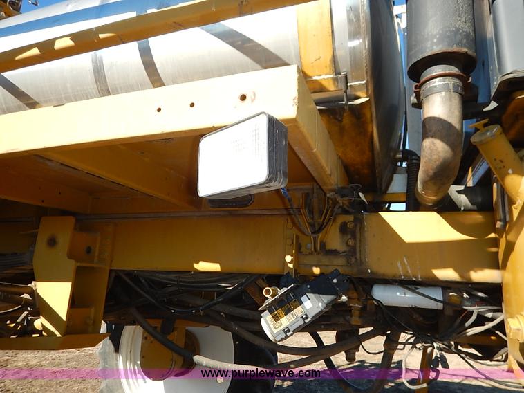image for item I5229 1995 Ag-Chem RoGator 844 self-propelled sprayer